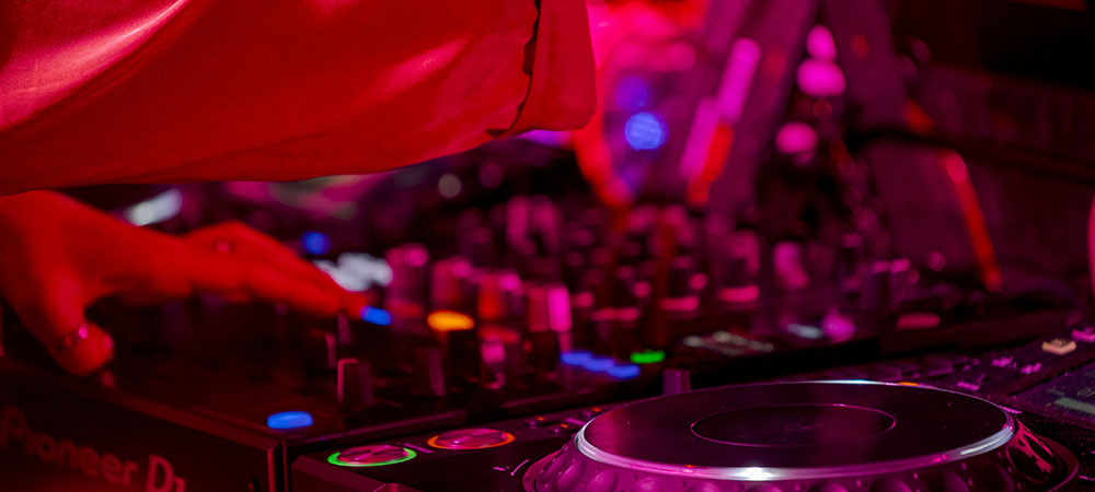 【毎週金曜日・土曜日】DJライブミュージック